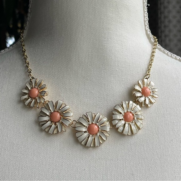 Vintage | Enamel Daisies Cream and Gold Tone Floral Necklace 16" + 3" Extender - Picture 1 of 9